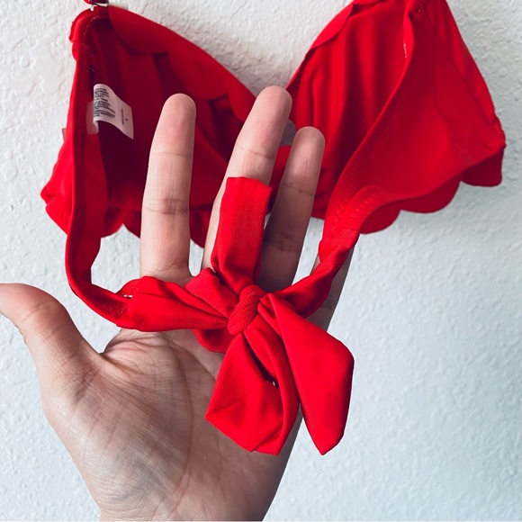 Qpladlse Swimwear NEW Red Beach Scalloped Trim Halter Tie Back Bikini Top Large - Picture 4 of 9